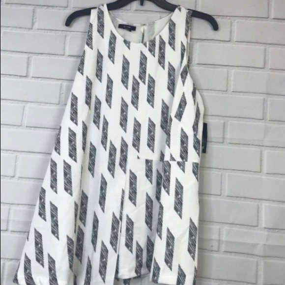 Alfani Urban Romance Black/White Angle Top NWT - Picture 4 of 7